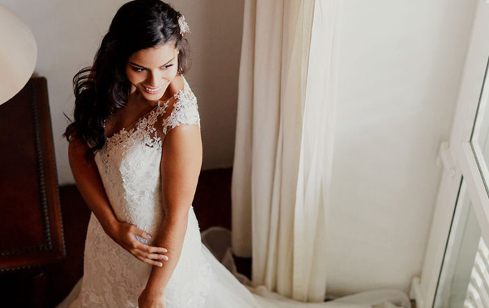 Novia posando para sus fotos de bodas en Cartagena Colombia